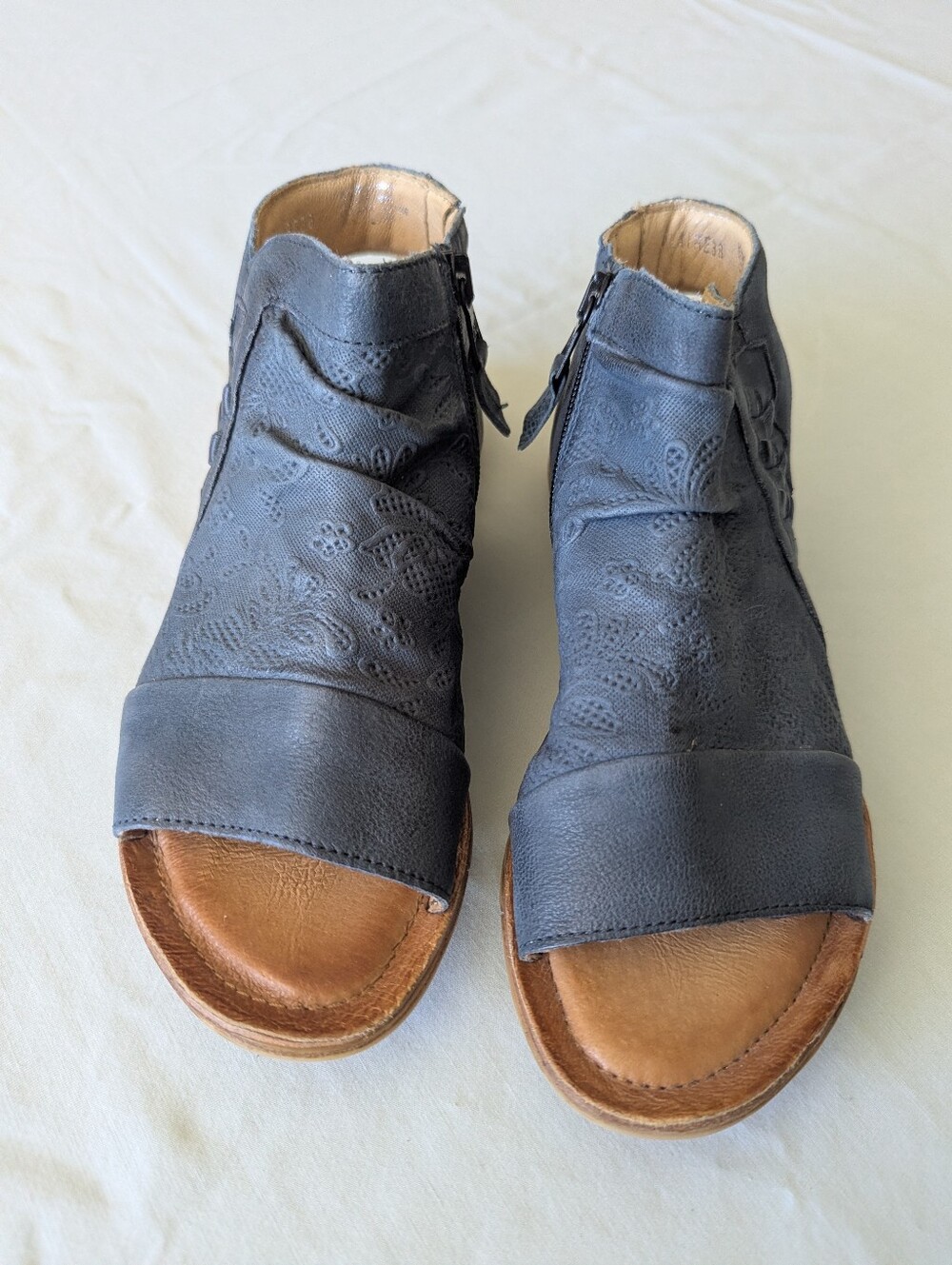 Miz Mooz Flaire Sandal In Dark Blue River Size 38 - Picture 3 of 11